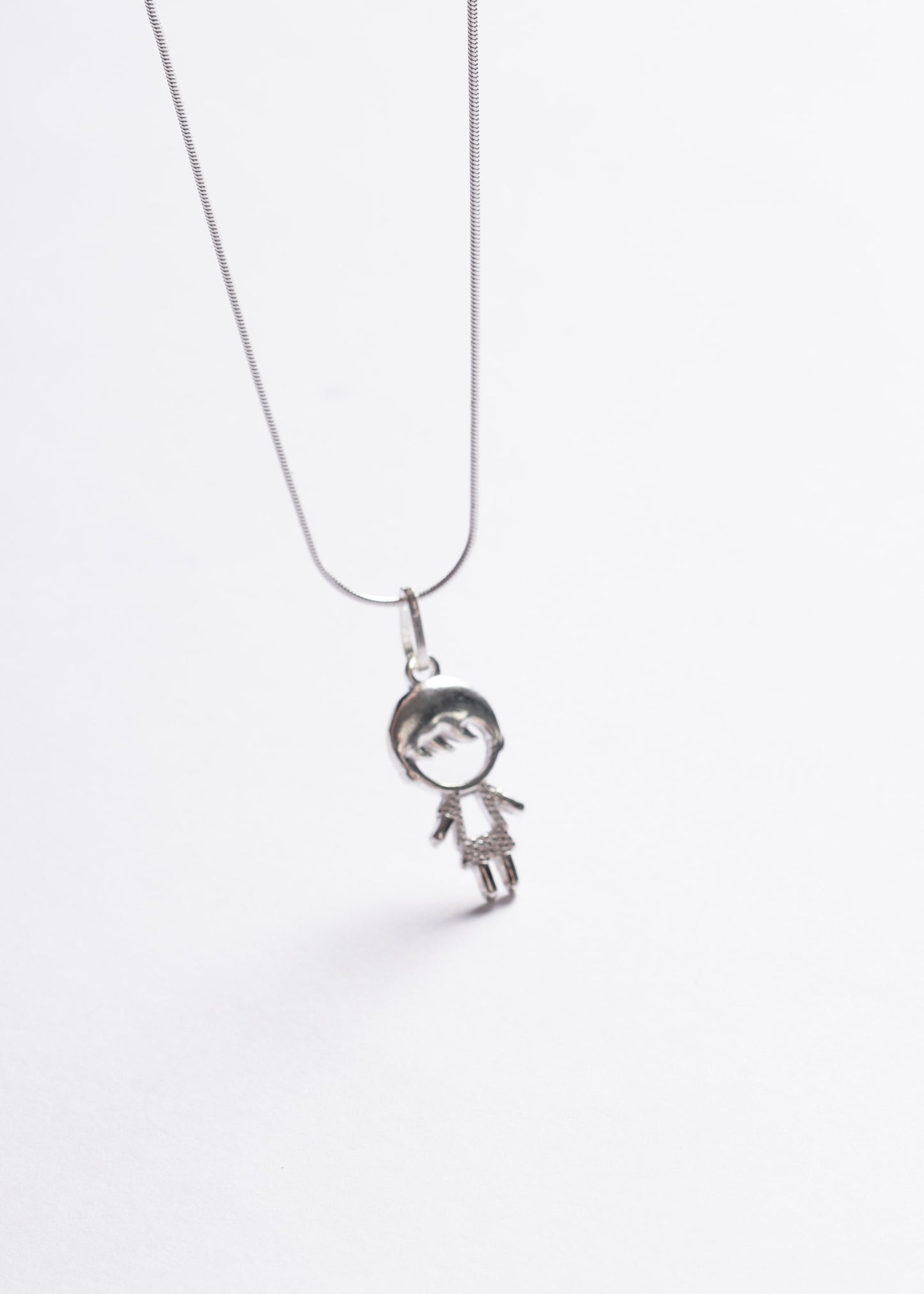 Cadena collar con dije niño labrado 20mm plata 925