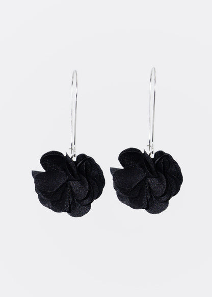 Caravanas flores de tela negra