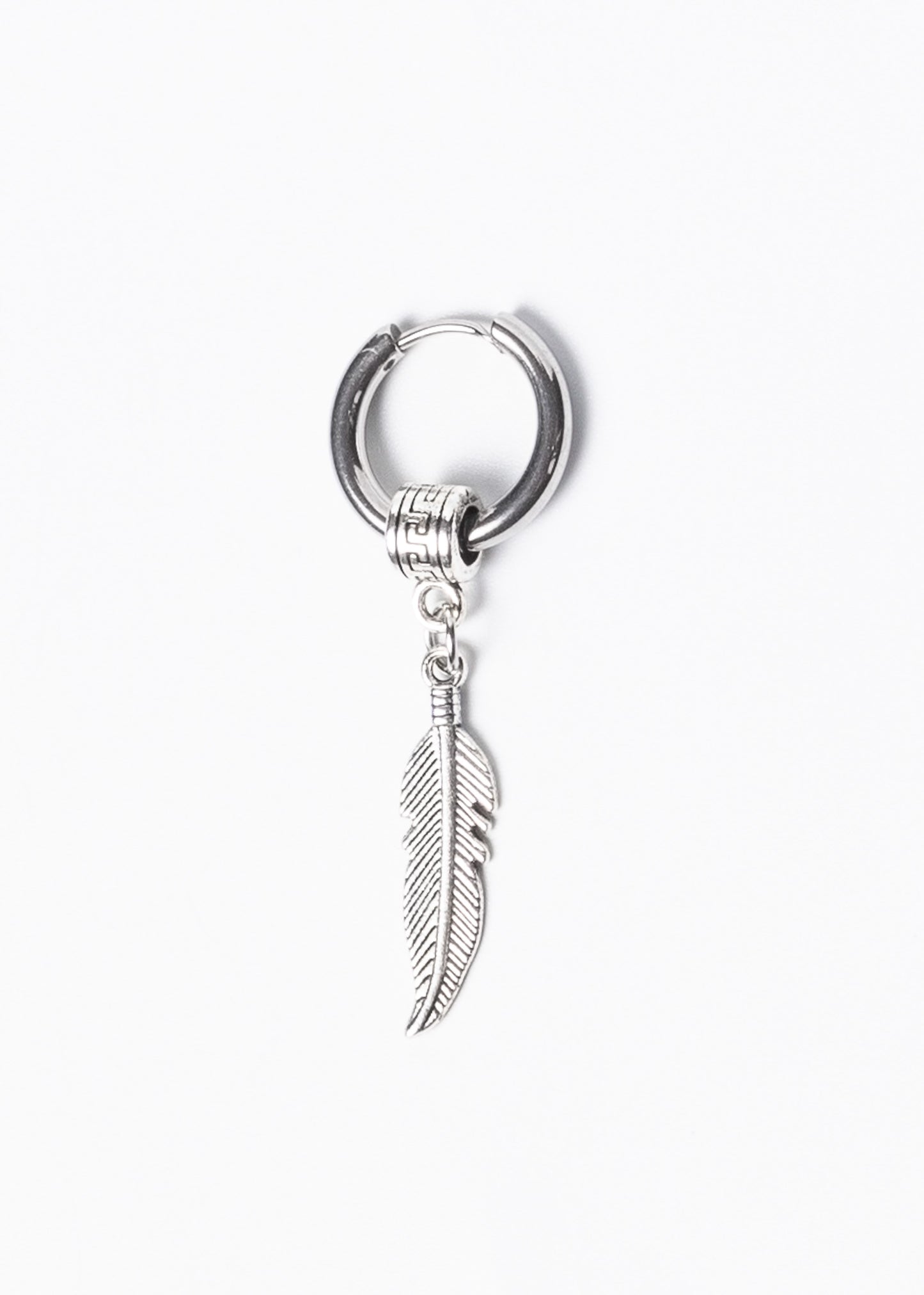 Aro con dije pluma griega acero quirúrgico