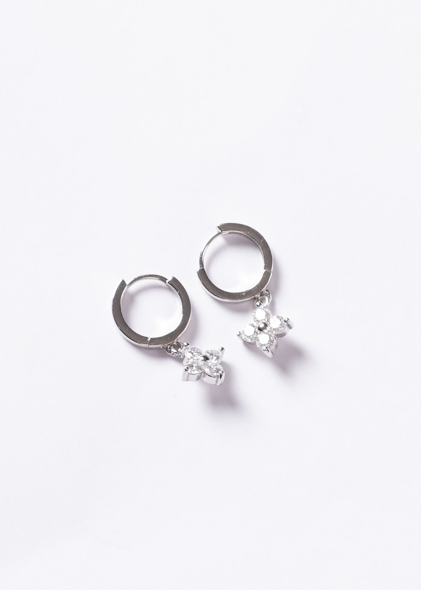 Caravanas aros con dije flor zirconia Plata 925