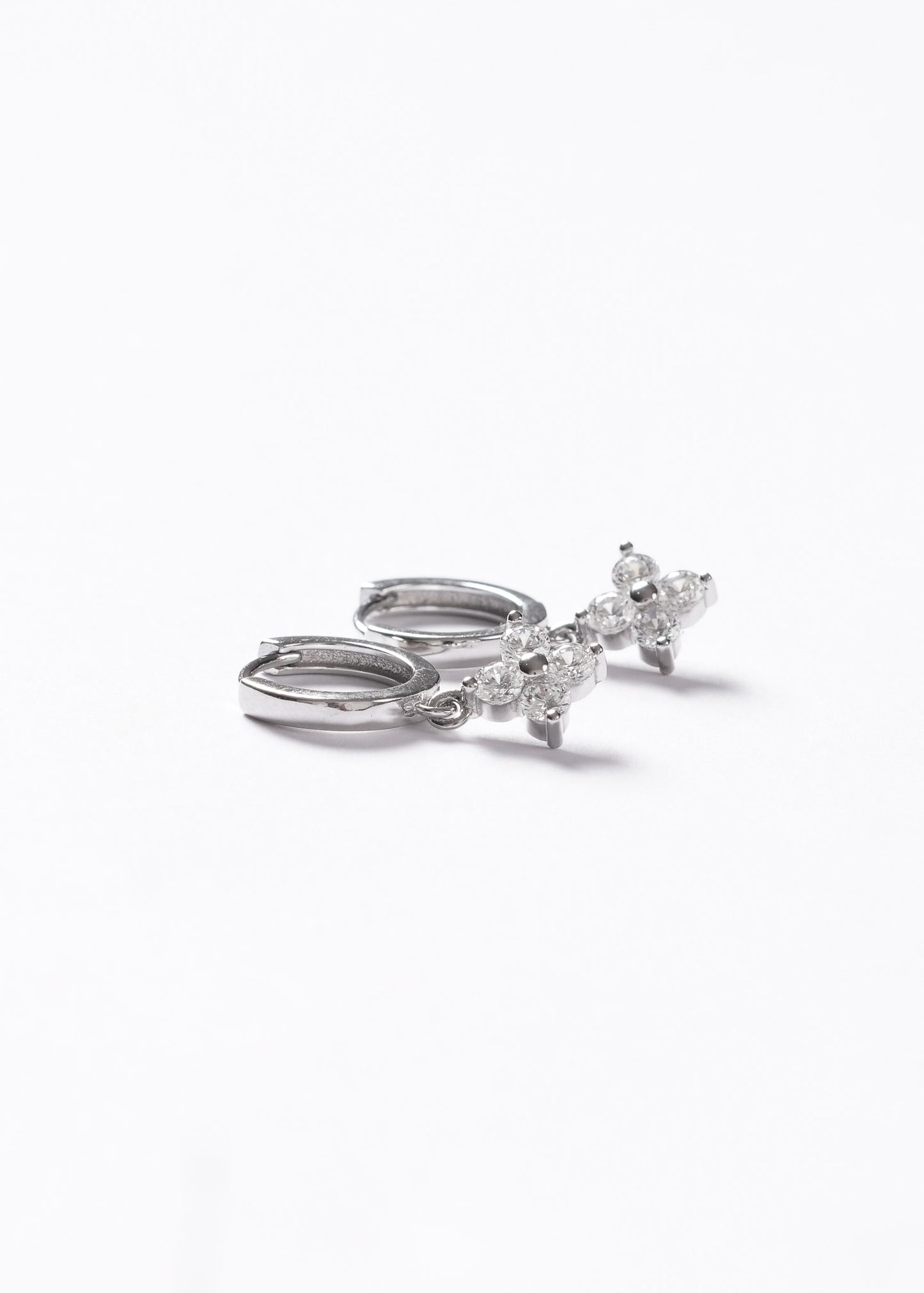 Caravanas aros con dije flor zirconia Plata 925