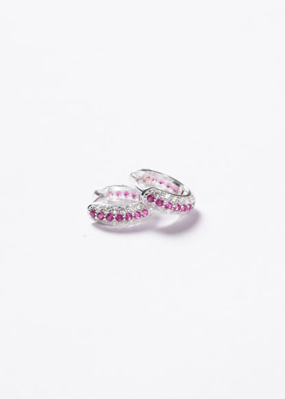 Caravanas aros huggies fila central zirconia fucsia plata 925