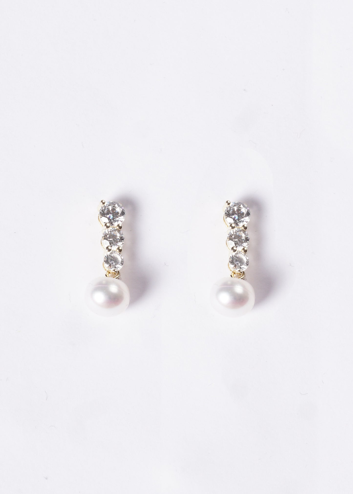 Caravanas tres puntos luz & perla Plata 925 & Baño de oro 18k