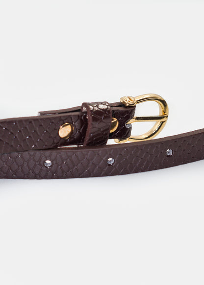 Cinto country fino texturizado con hebilla dorada