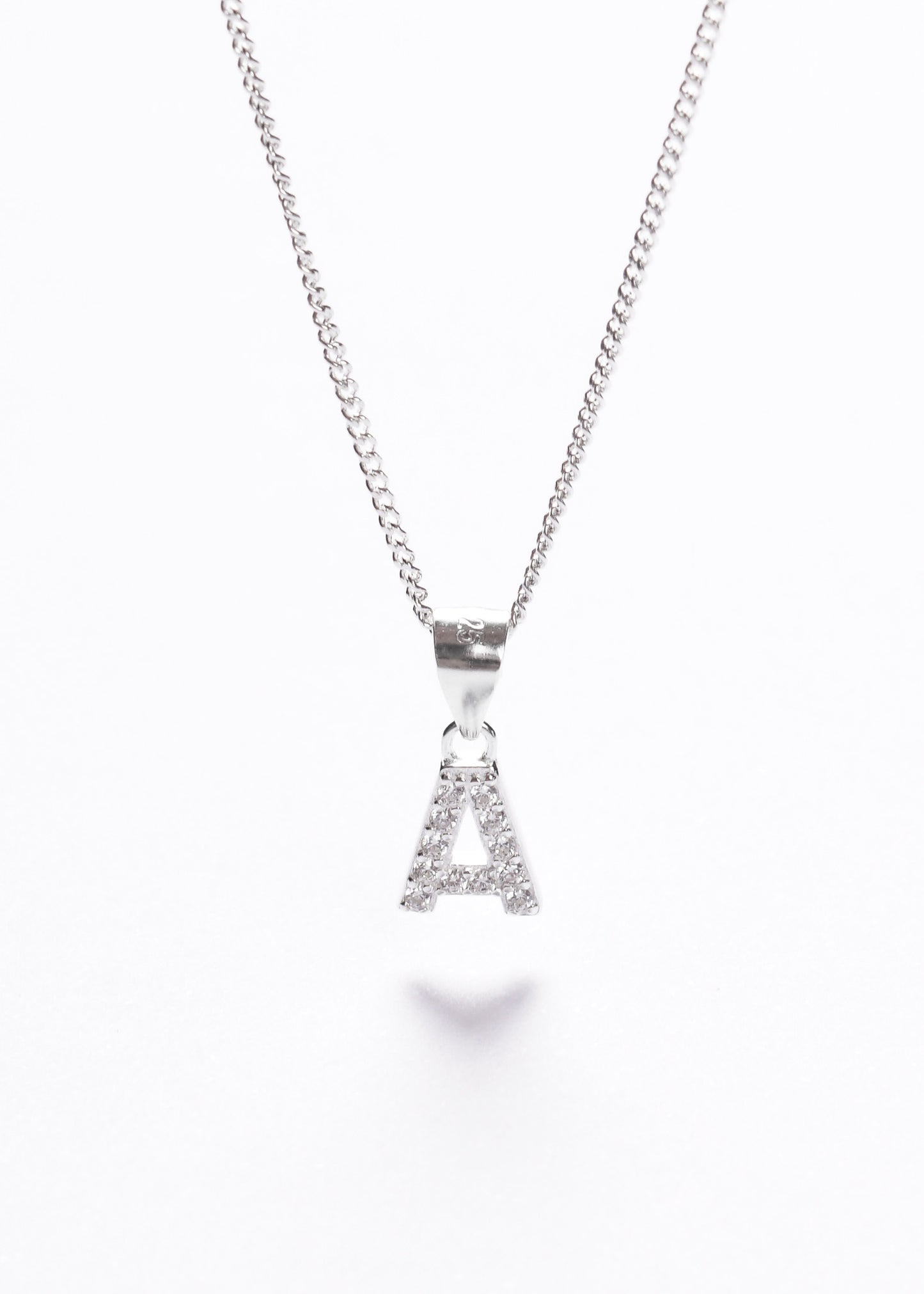 Cadena collar eslabones con dije inicial todo zirconia plata 925