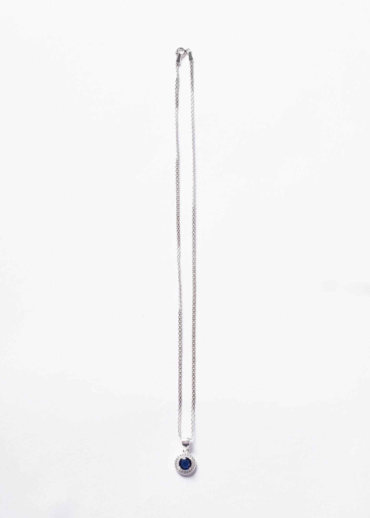 Cadena collar Bismarck con dije lady di calado azul plata 925