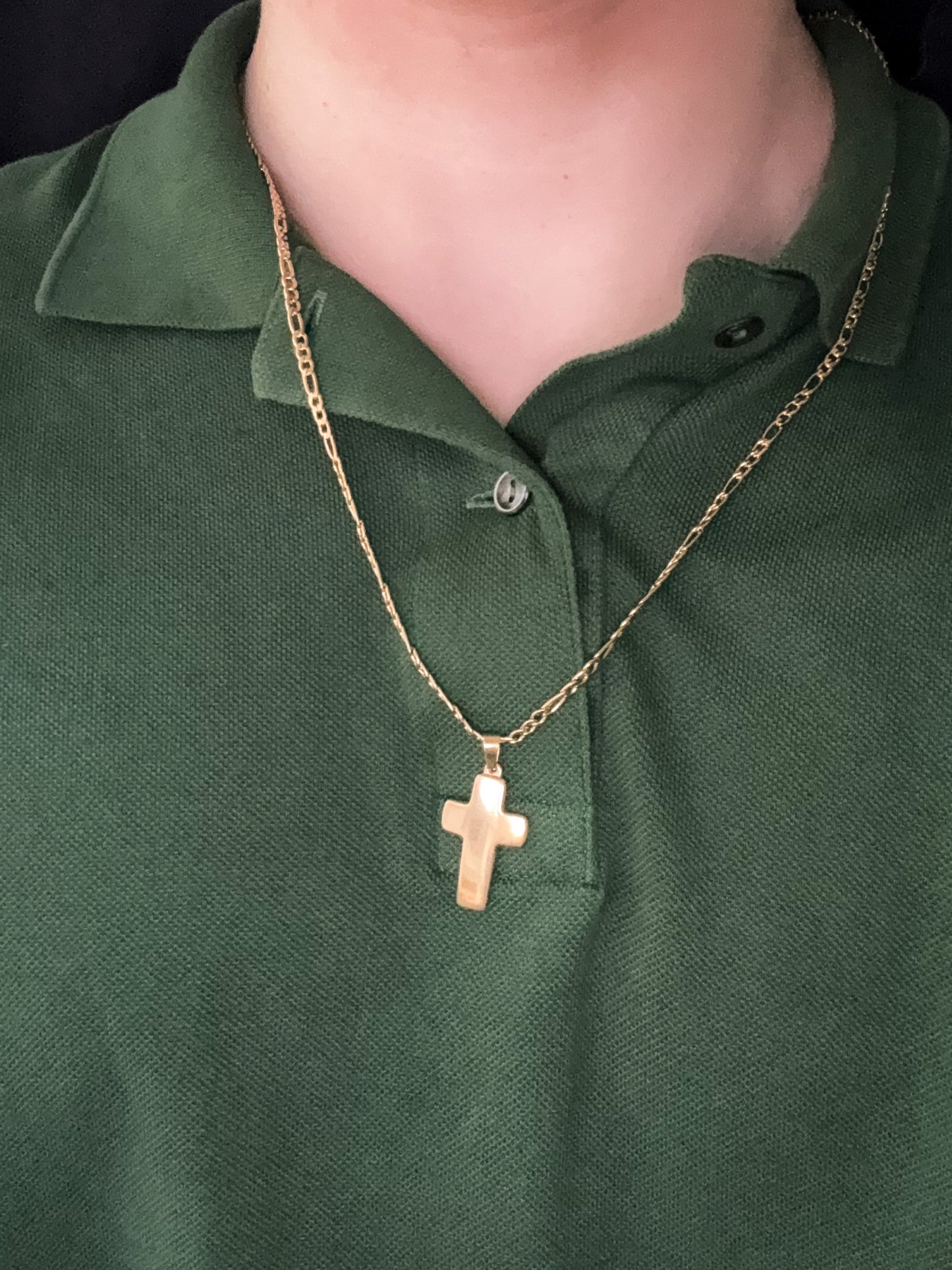 Dije cruz bombé 3x2cm acero quirúrgico dorado - Mediano