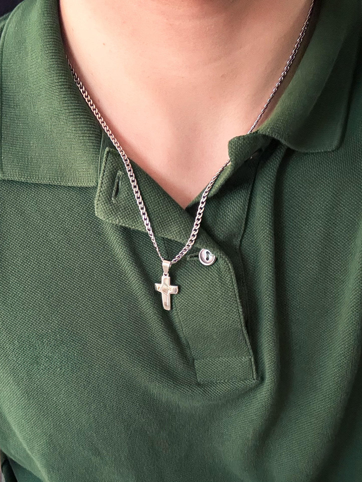 Dije cruz bombé 2.5x1.5cm acero quirúrgico - Chico