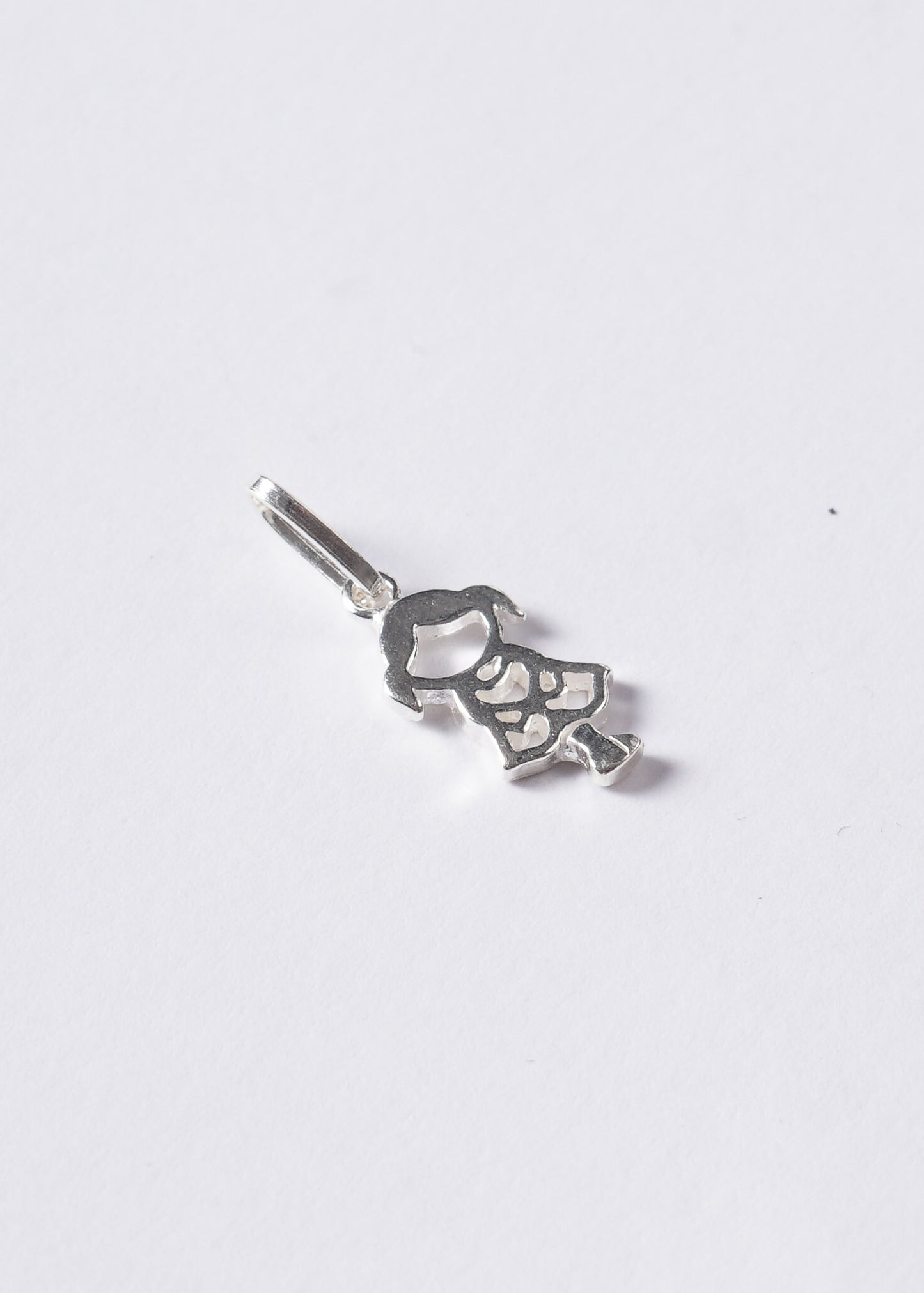 Dije mini Niña liso 14mm plata 925