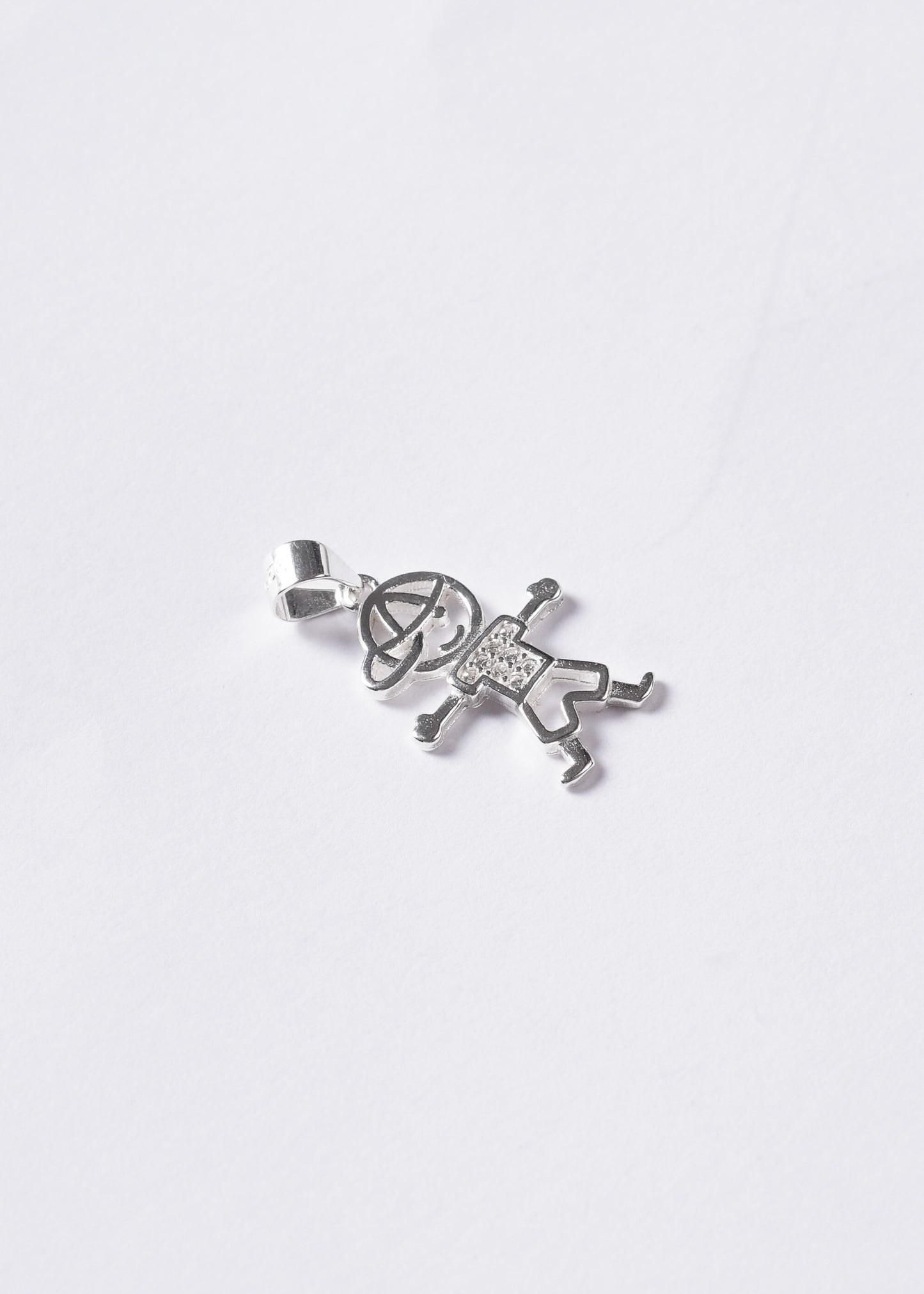 Dije Niño brazos abiertos con zirconias 20mm plata 925