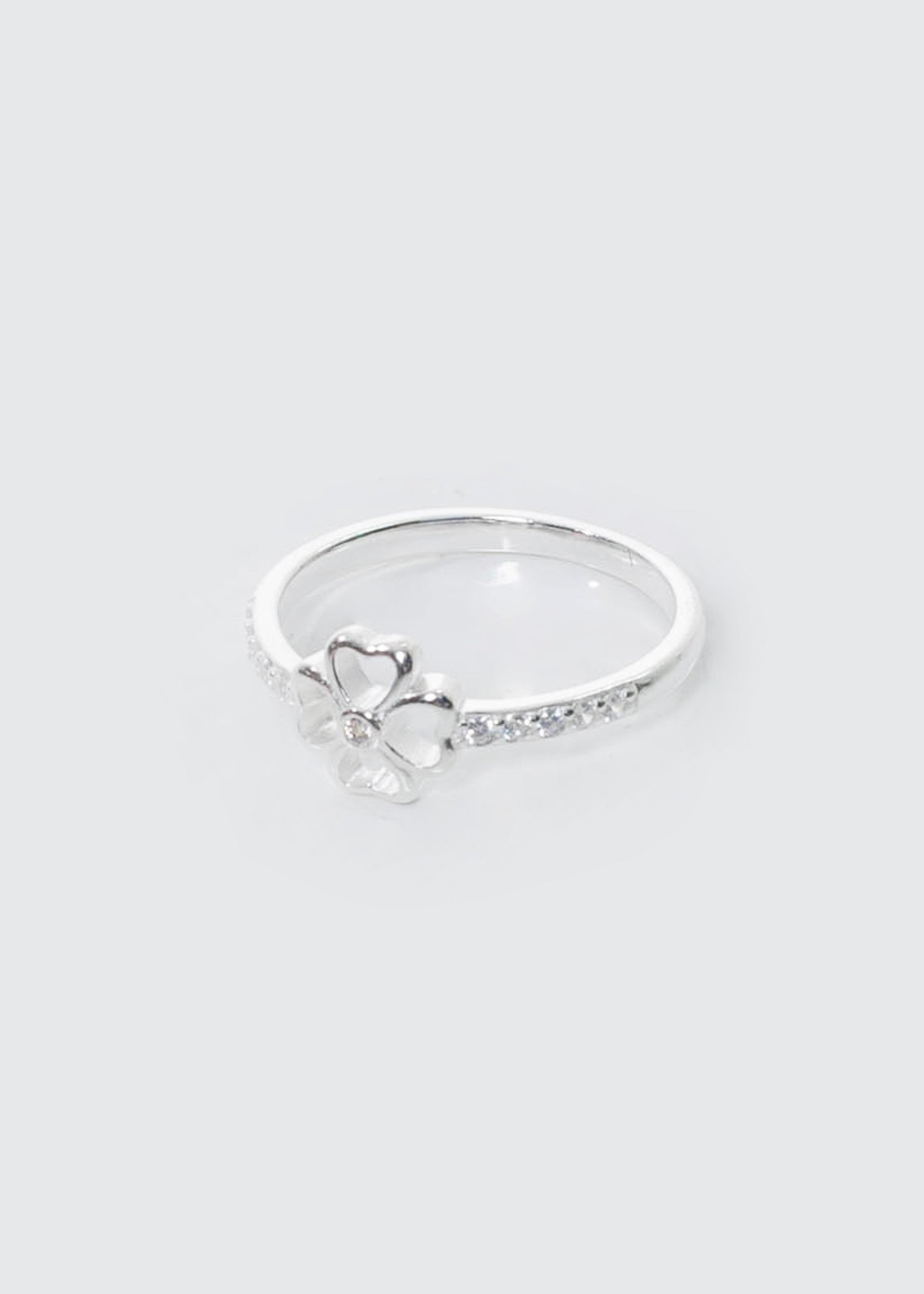 Anillo trébol con zirconias plata 925