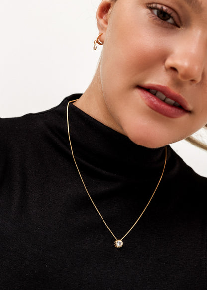 Cadena collar con dije punto luz zirconia baño en oro 18k