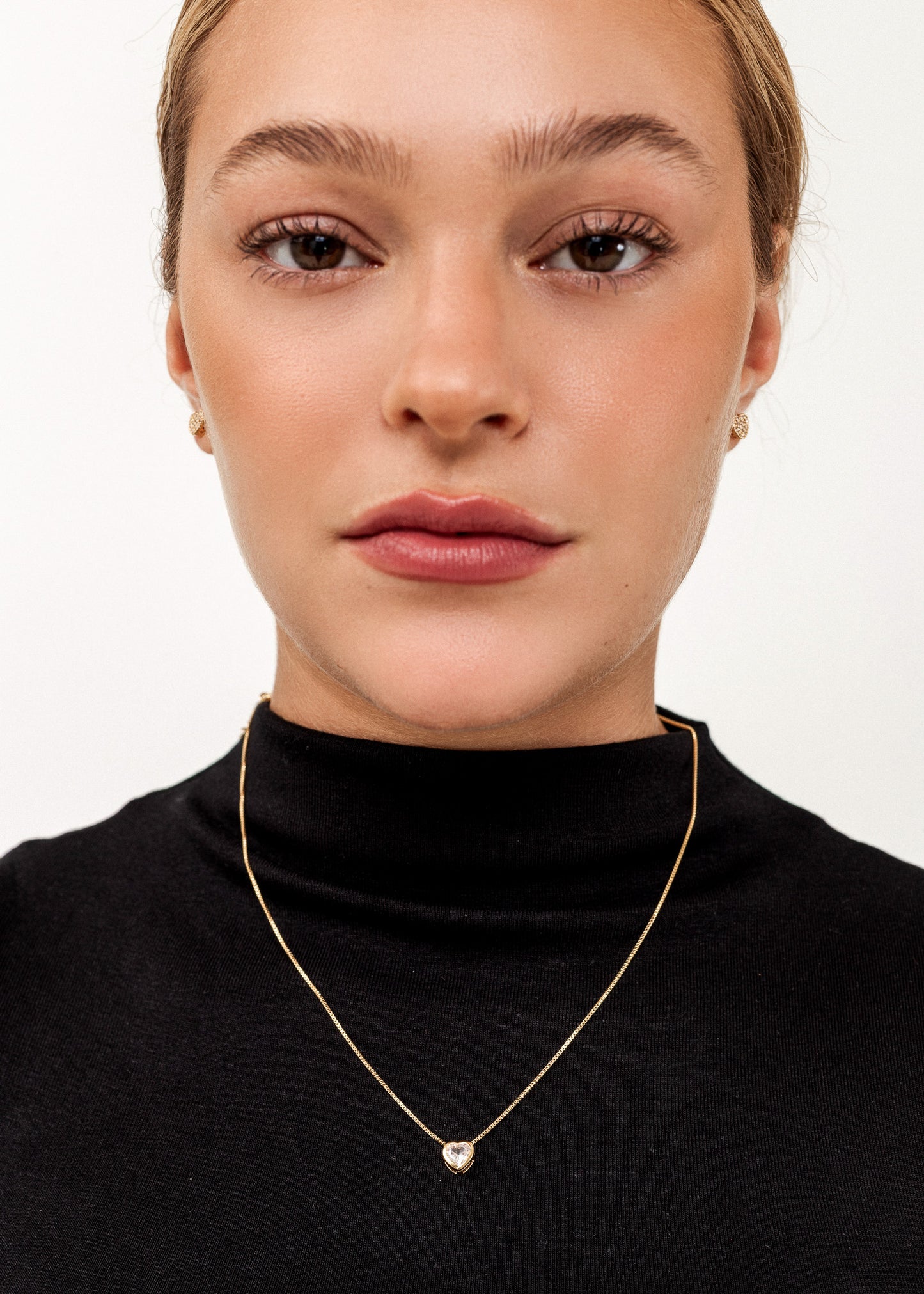 Cadena collar con dije punto luz corazón baño en oro 18k