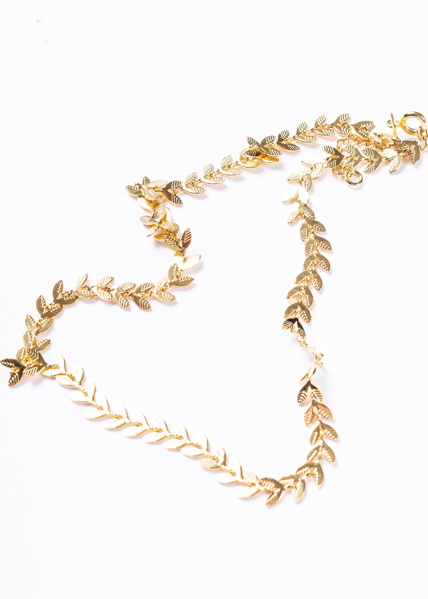 Collar gargantilla hojas de olivo baño en oro 18k