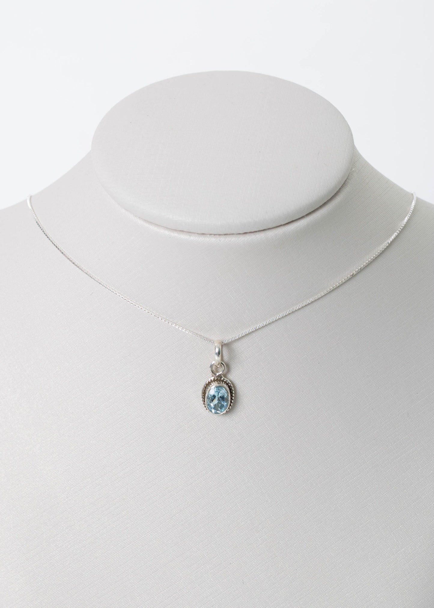 Cadena collar con dije topacio azul oval plata 925
