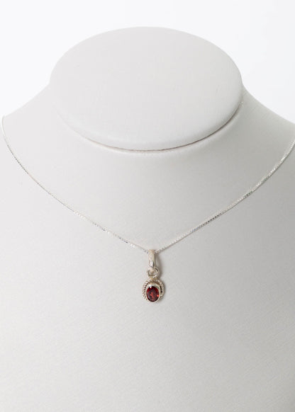 Cadena collar con dije granate oval plata 925