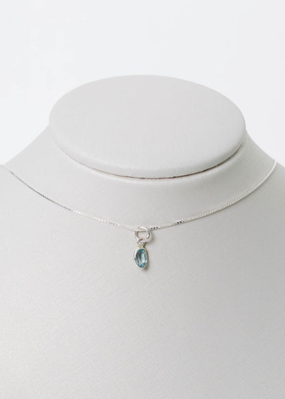 Cadena collar con dije topacio azul oval mini plata 925 - Prosperidad