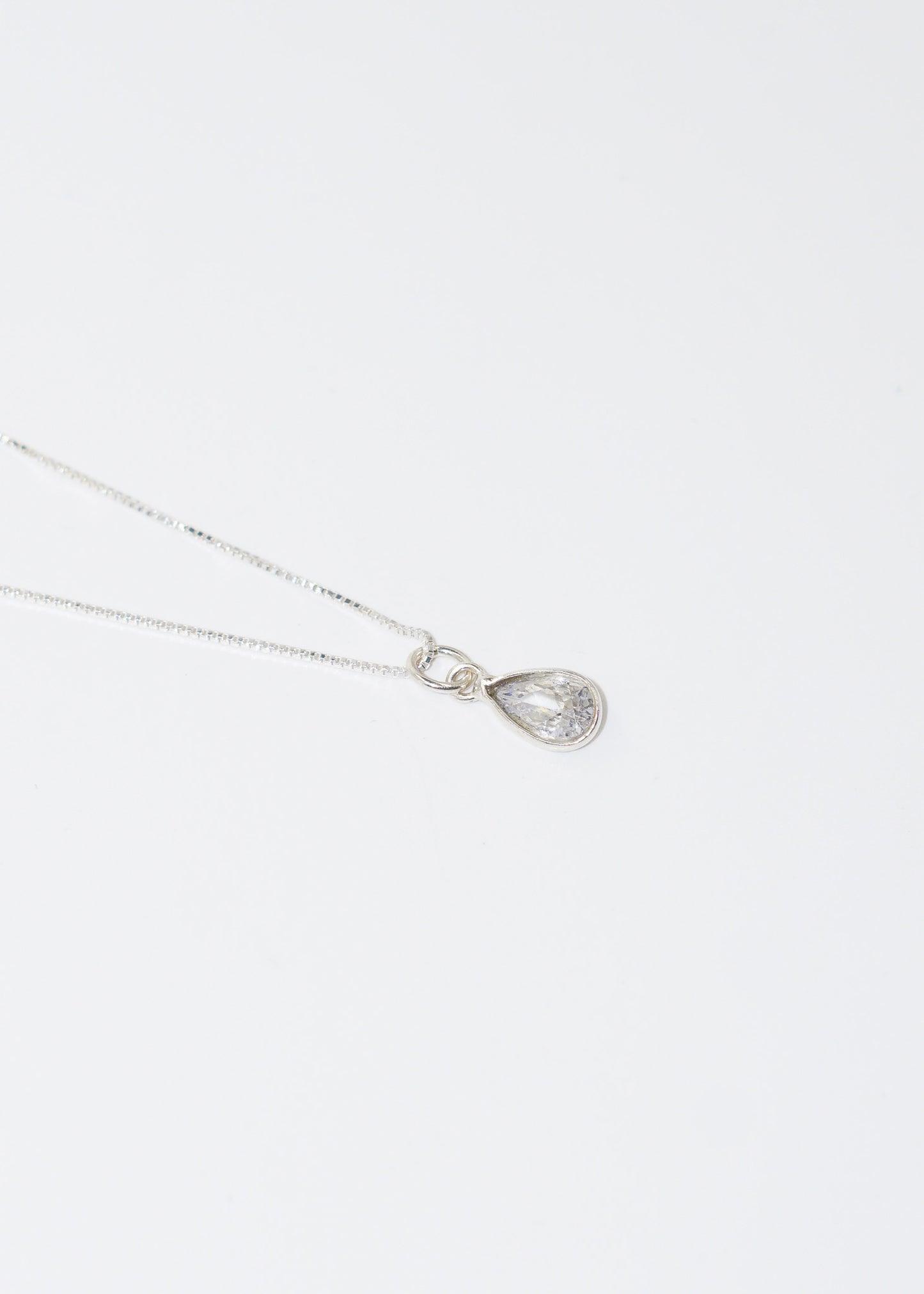 Collar cadena con dije gota mini zirconia plata 925