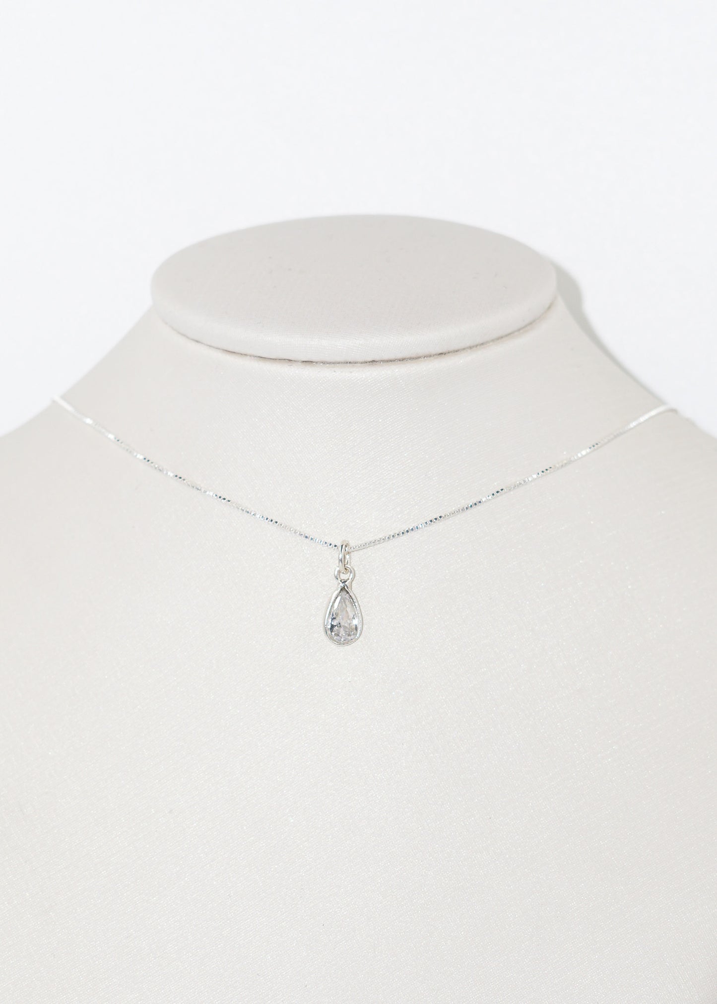 Collar cadena con dije gota mini zirconia plata 925