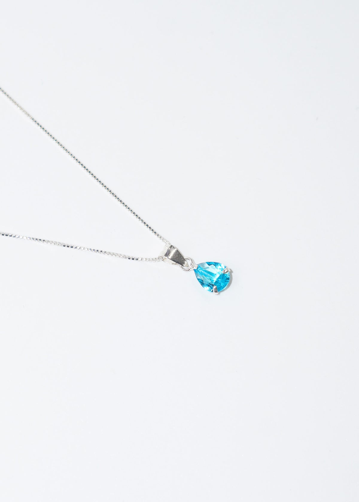 Collar cadena con dije gota zirconia azul turquesa plata 925