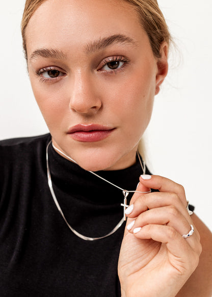 Cadena collar groumet con dije cruz zirconias plata 925