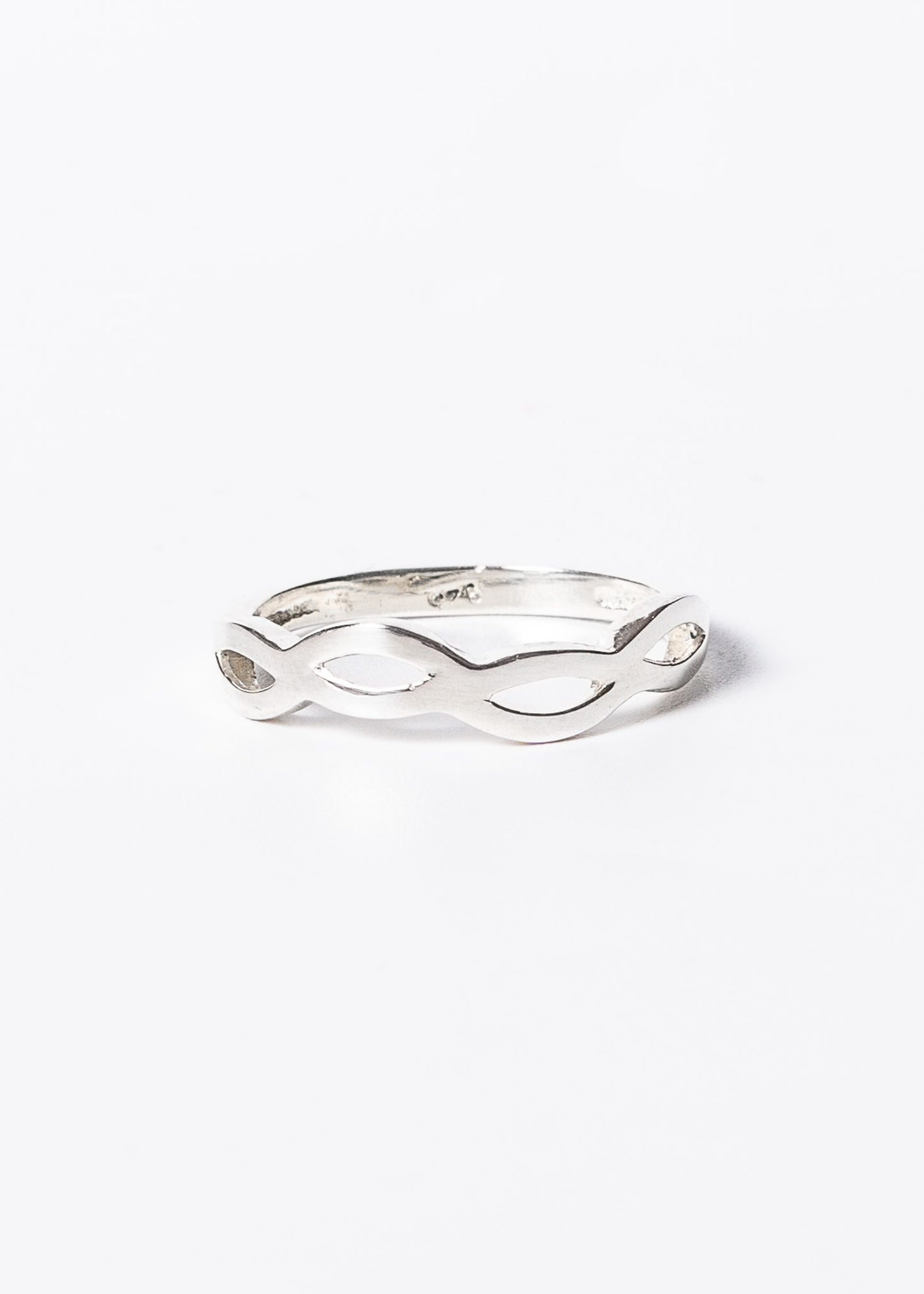 Anillo infinito ancho liso plata 925