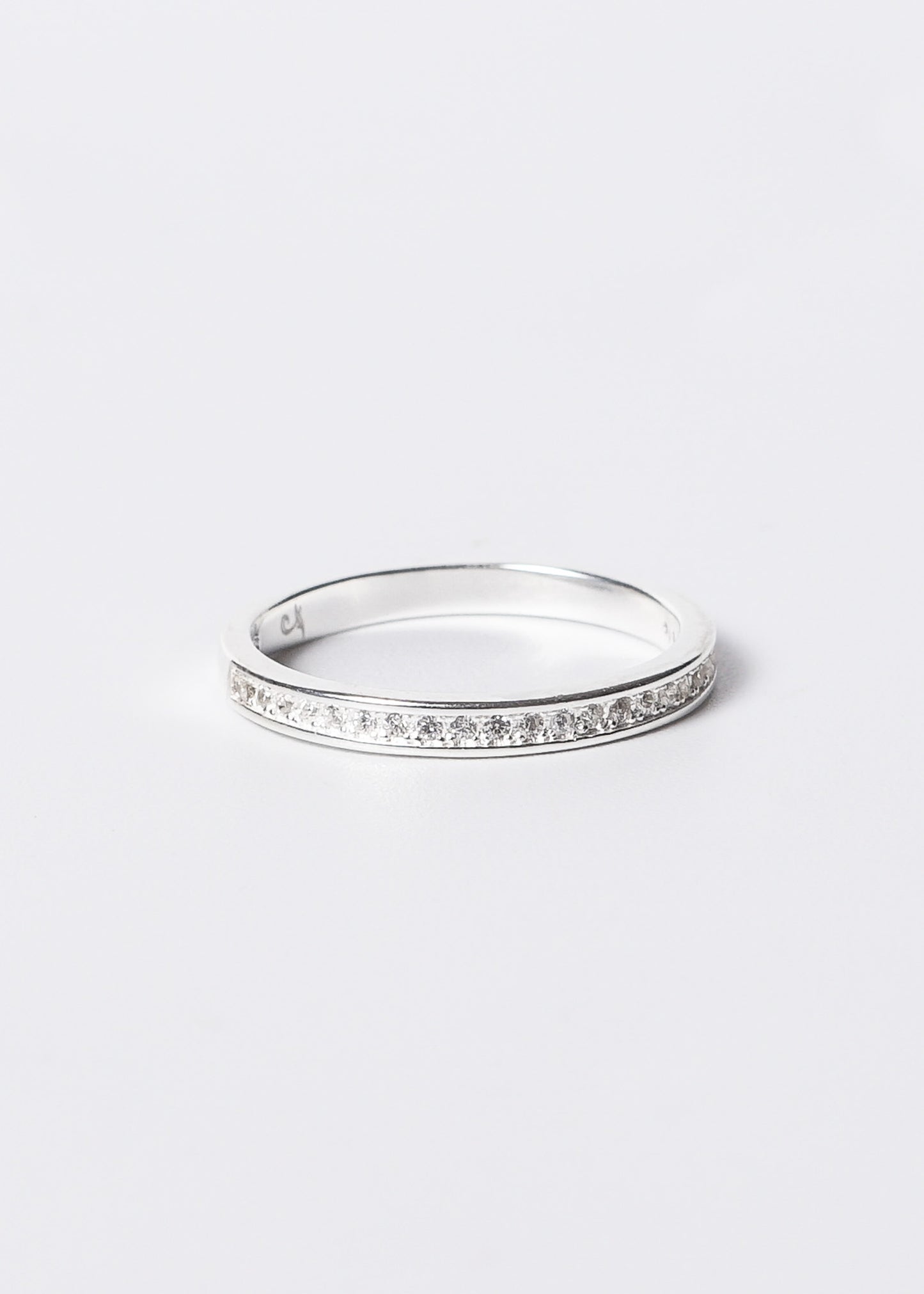 Anillo sin fin zirconias blancas plata 925