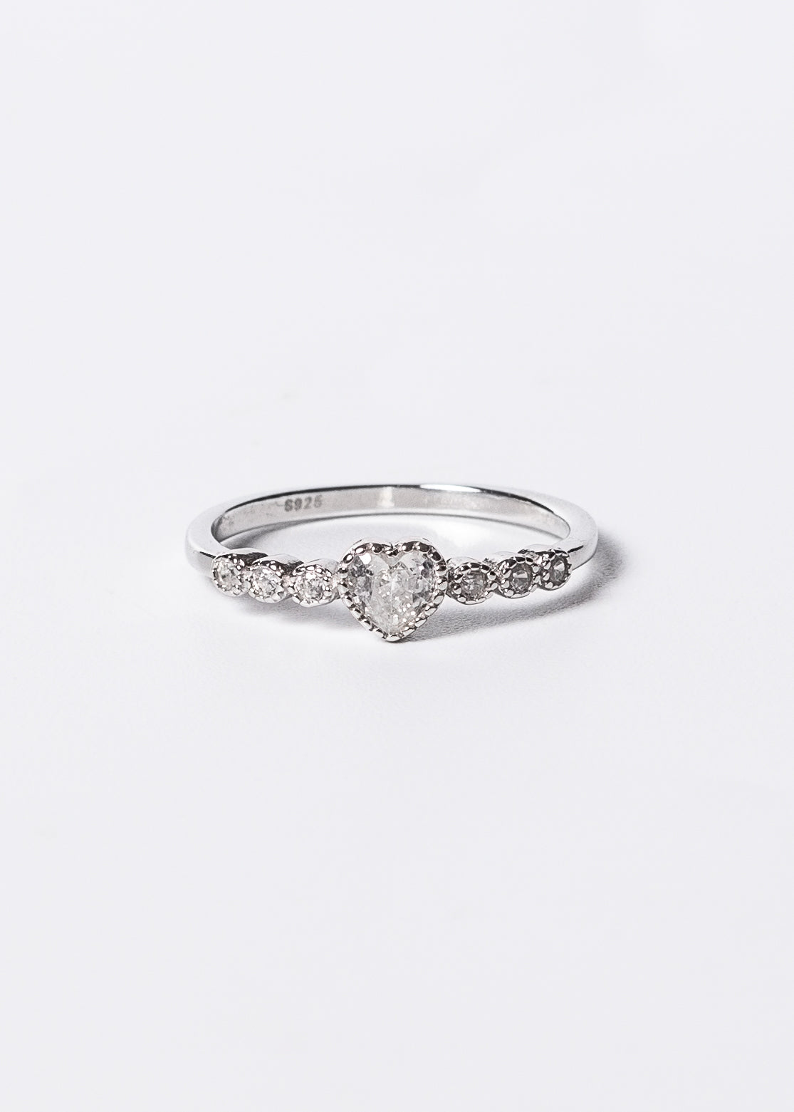 Anillo corazón y puntos luz laterales zirconias plata 925