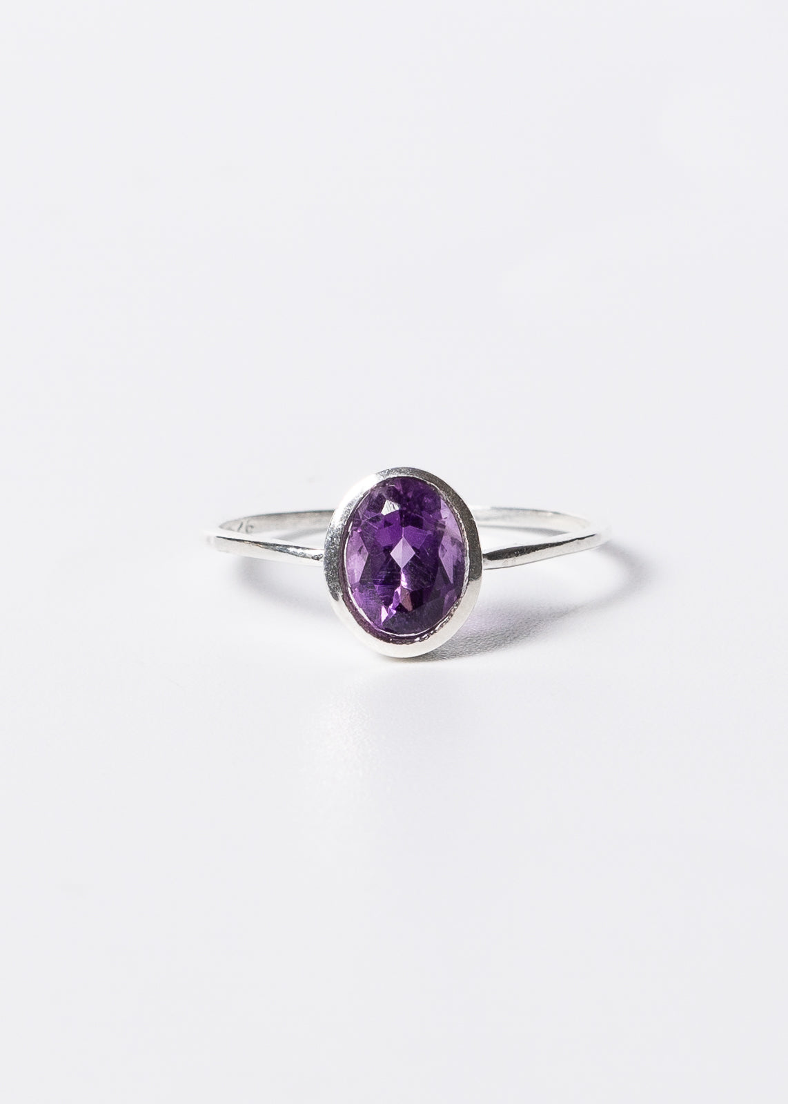 Anillo piedra amatista ovalada plata 925