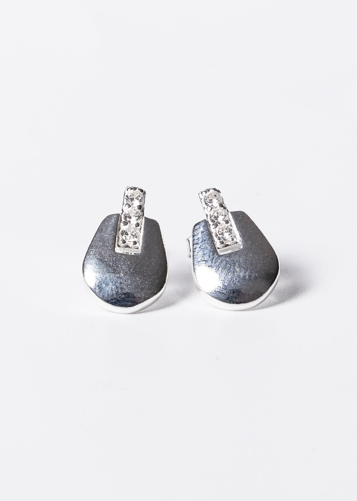 Caravanas lisas con 3 zirconias plata 925