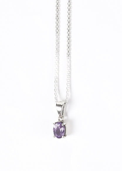 Cadena bismarck fina con dije amatista engarzado plata 925