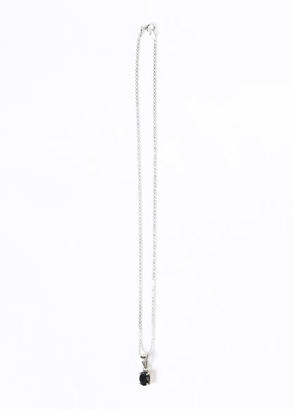 Cadena bismarck fina con dije ónix engarzado plata 925