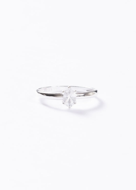 Anillo con zirconia blanca oval plata 925