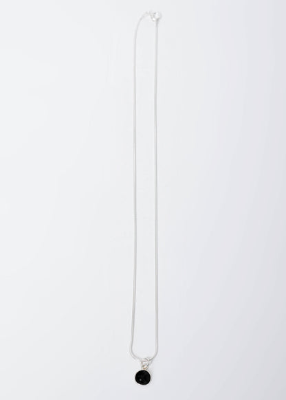 Cadena collar con dije ónix redondo plata 925 - Fuerza y protección