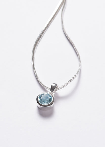 Cadena Omega Italiana 50cm con dije redondo topacio azul plata 925