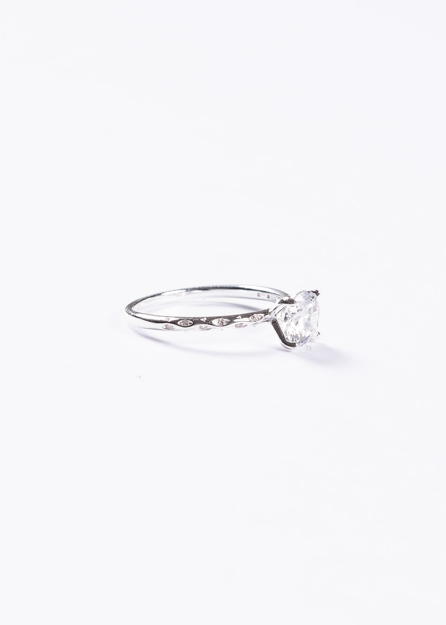 Anillo cintillo high diamond plata 925 y zirconias