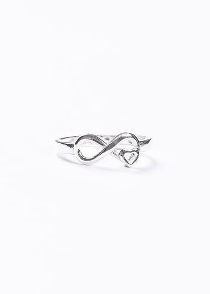 Anillo liso infinito con corazón plata 925