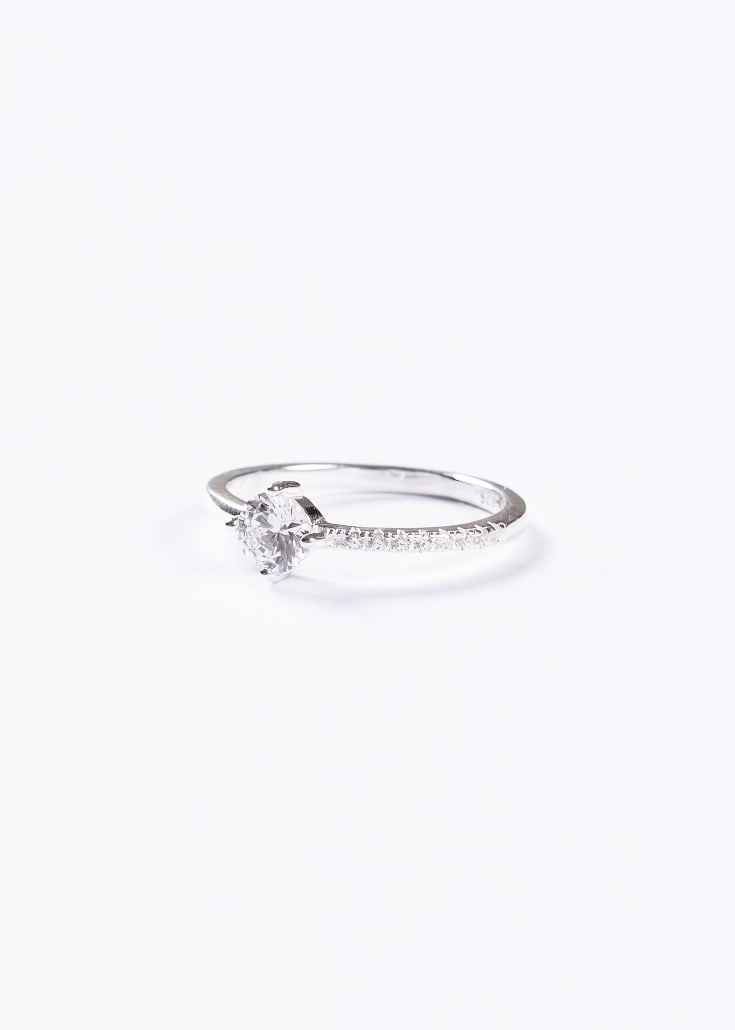 Anillo cintillo 4 puntas mitad zirconias plata 925