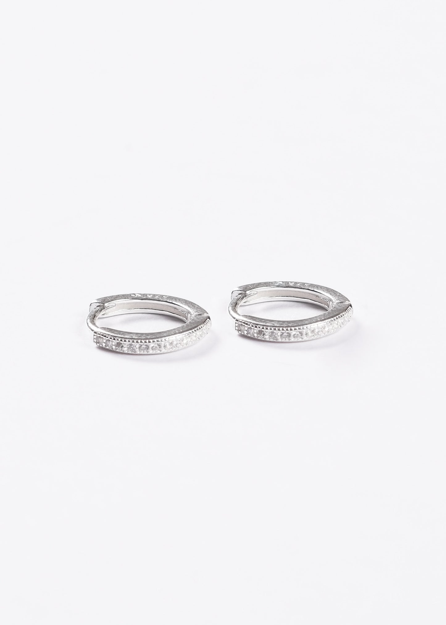 Caravanas aros huggies finos zirconias sin fin plata 925