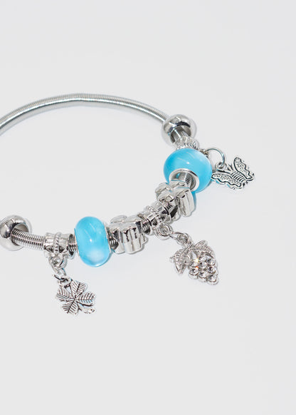 Pulsera elastizada con charms - celeste
