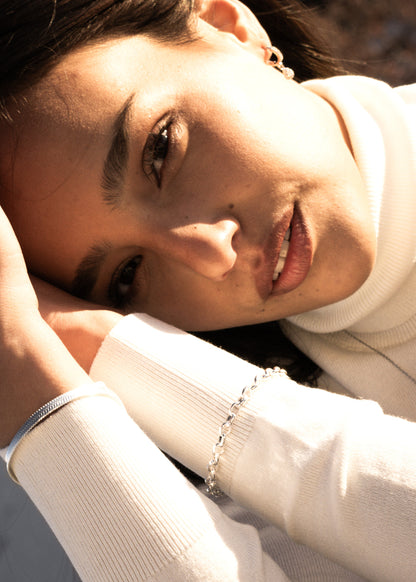 Pulsera serpiente chata acero quirúrgico blanco