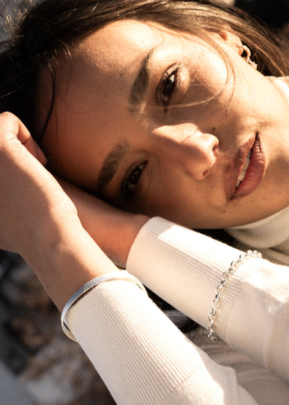 Pulsera serpiente chata acero quirúrgico blanco