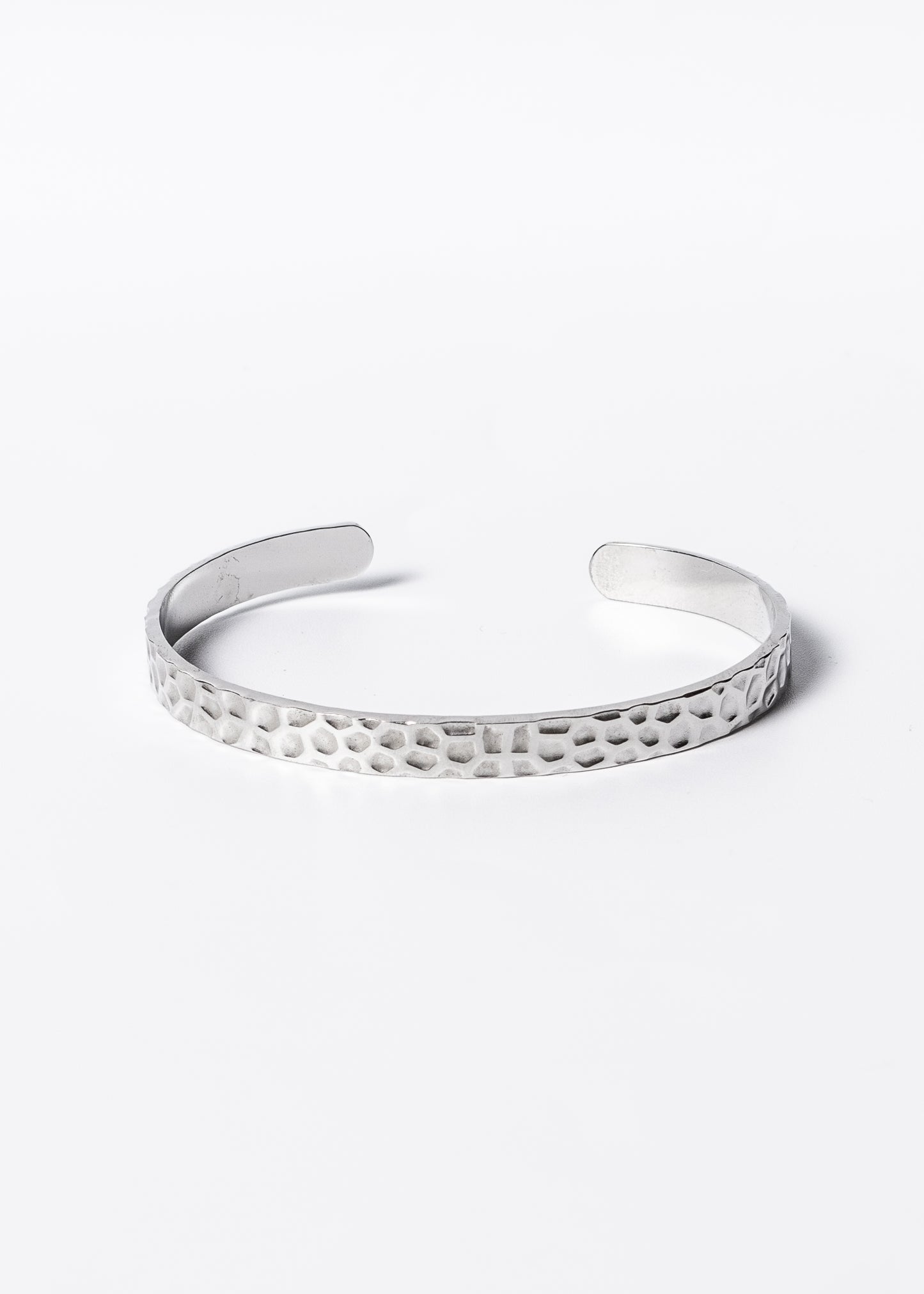 Pulsera esclava abierta martillada acero quirúrgico