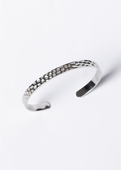 Pulsera esclava abierta martillada acero quirúrgico