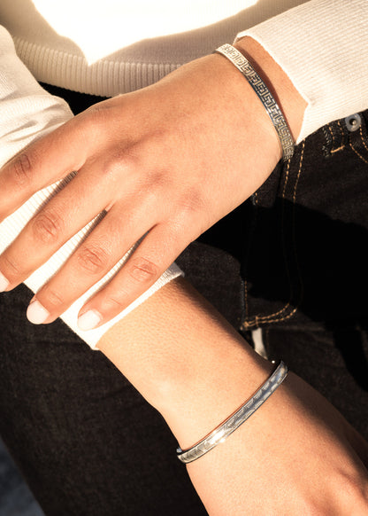 Pulsera esclava abierta labrada acero quirúrgico