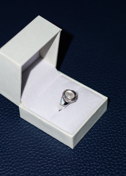 Anillo ancho con nácar oval plata 925