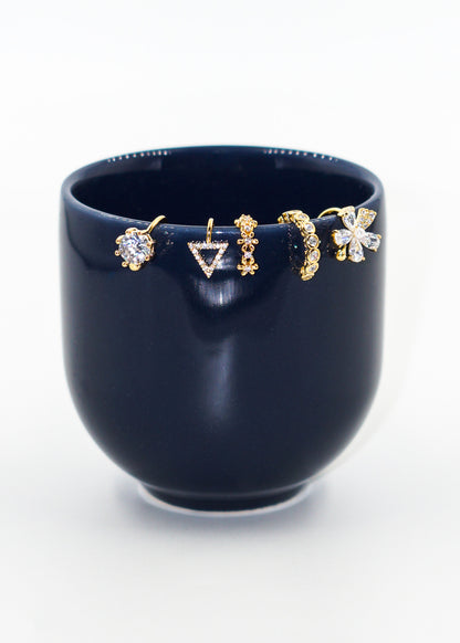 Ear cuff triángulo zirconias dorado