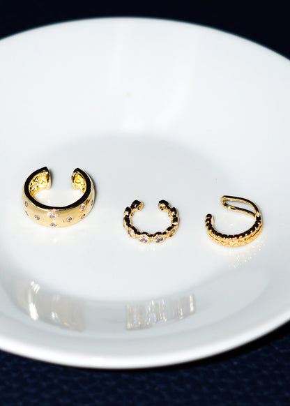 Ear cuff caravana micro puntos baño en oro 18k